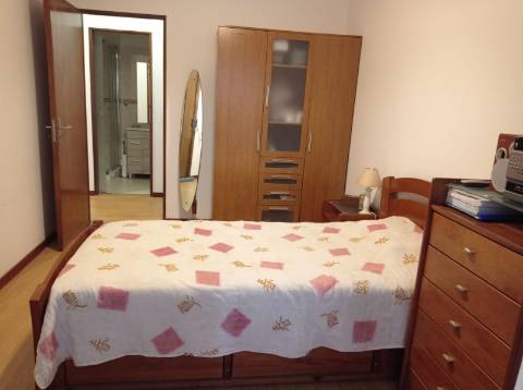 Apartamento T4, renovado, na Avenida do Brasil - Lisboa