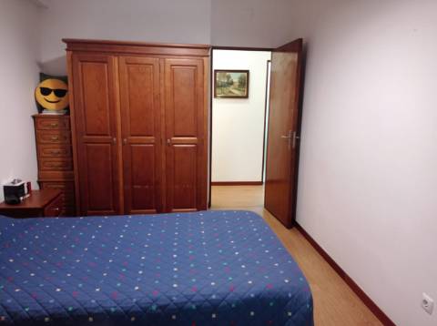 Apartamento T4, renovado, na Avenida do Brasil - Lisboa