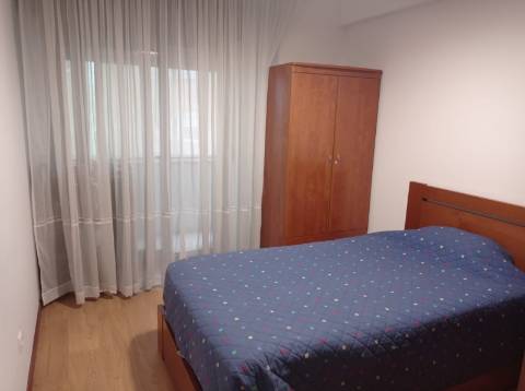 Apartamento T4, renovado, na Avenida do Brasil - Lisboa