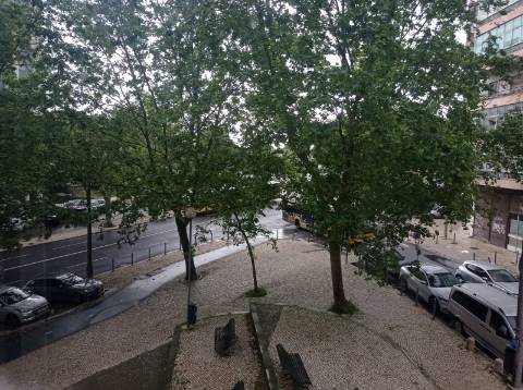 Apartamento T4, renovado, na Avenida do Brasil - Lisboa