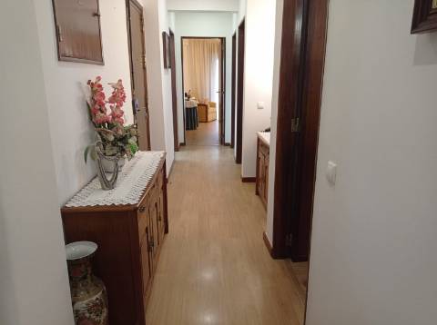 Apartamento T4, renovado, na Avenida do Brasil - Lisboa