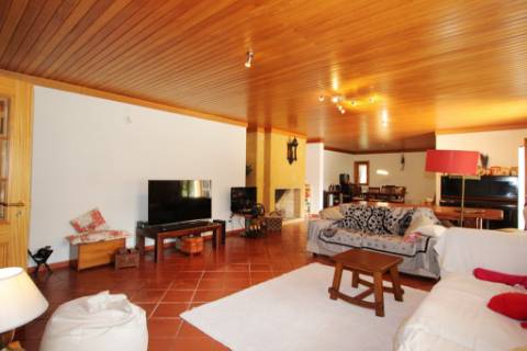 Excelente moradia T4+2 com piscina, em Santo Estêvão, Benavente