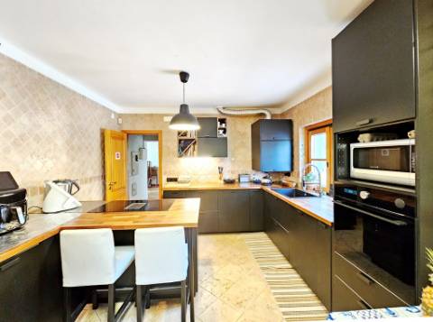 Excelente moradia T4+2 com piscina, em Santo Estêvão, Benavente