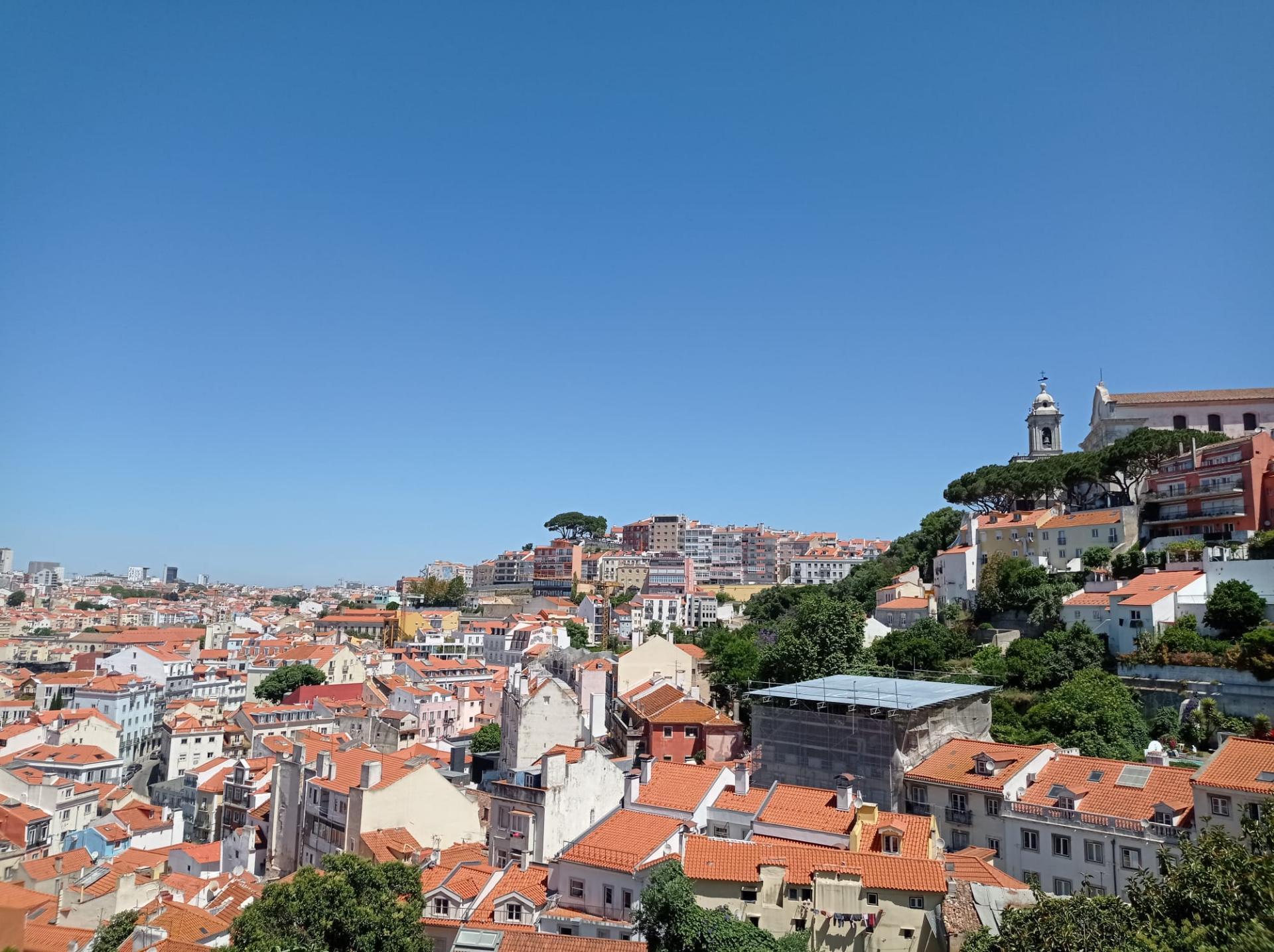 Apartamento T1 - Duplex, renovado, na Costa do Castelo, Lisboa