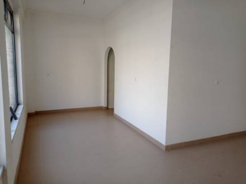 Loja para arrendamento na Urbanização Moinho do Guizo, Amadora