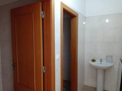 Loja para arrendamento na Urbanização Moinho do Guizo, Amadora