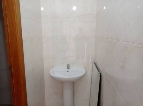 Loja para arrendamento na Urbanização Moinho do Guizo, Amadora