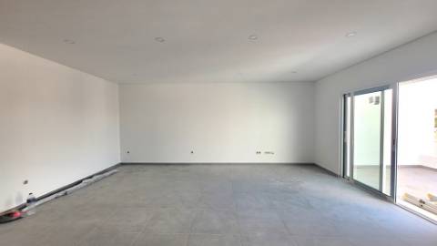 Moradia T3 em Construção em Tavira - Conforto e Modernidade.