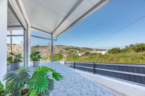 Moradia Térrea T2 com Vista Rio em Alhandra