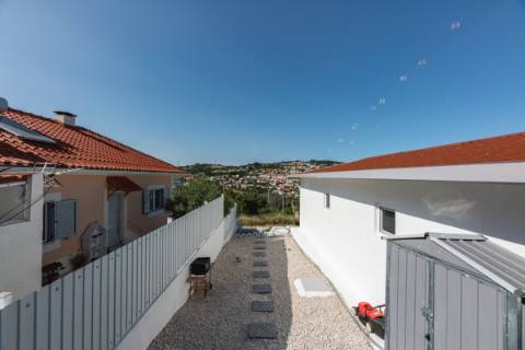 Moradia Térrea T2 com Vista Rio em Alhandra