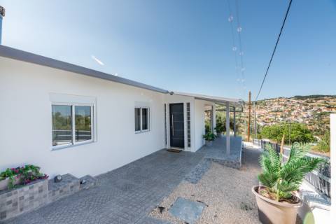 Moradia Térrea T2 com Vista Rio em Alhandra