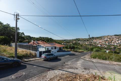 Moradia Térrea T2 com Vista Rio em Alhandra