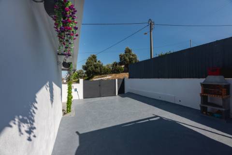 Moradia Térrea T2 com Vista Rio em Alhandra
