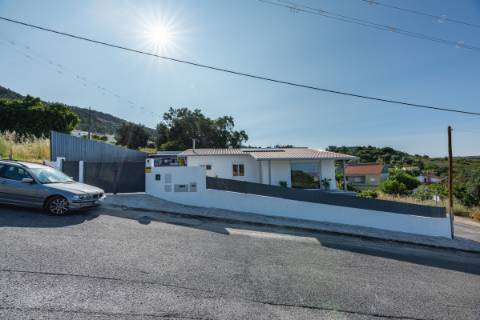 Moradia Térrea T2 com Vista Rio em Alhandra