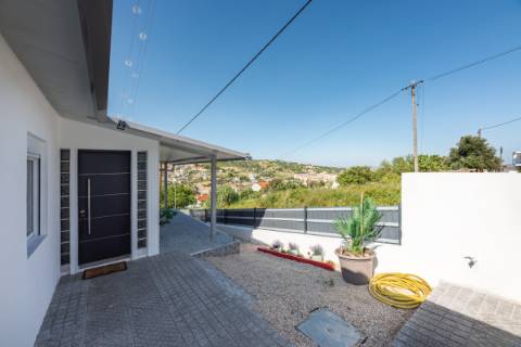 Moradia Térrea T2 com Vista Rio em Alhandra