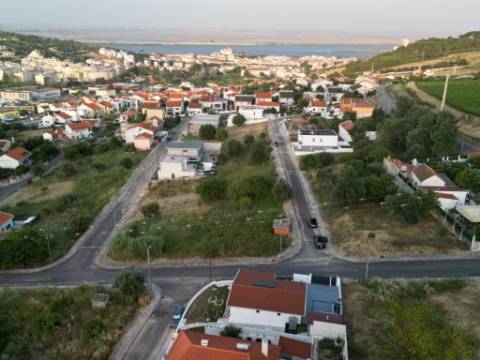Moradia Térrea T2 com Vista Rio em Alhandra