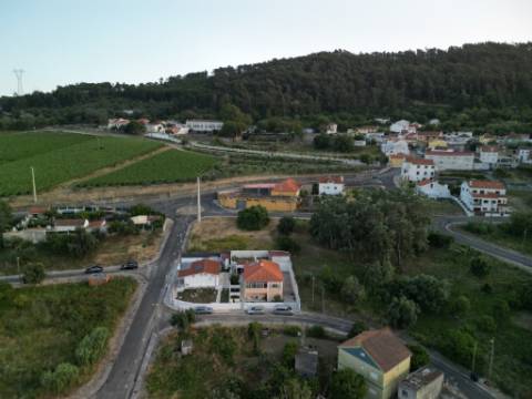 Moradia Térrea T2 com Vista Rio em Alhandra