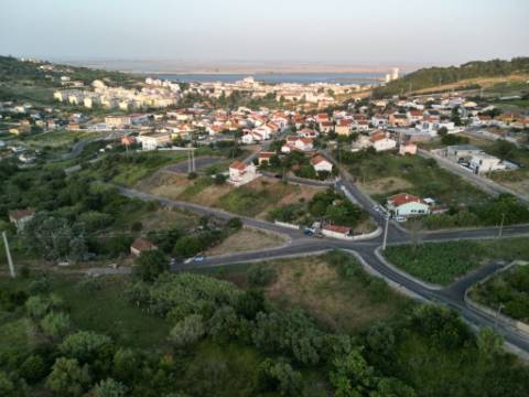 Moradia Térrea T2 com Vista Rio em Alhandra