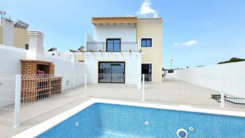 Moradia Nova T3+1 com Piscina Privada - Vila Nova de Cacela, Algarve