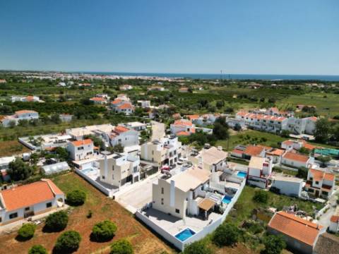 Moradia Nova T3+1 com Piscina Privada - Vila Nova de Cacela, Algarve