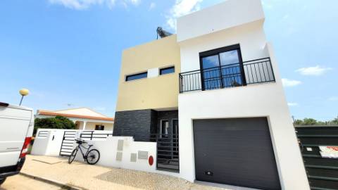 Moradia Nova T3+1 com Piscina Privada - Vila Nova de Cacela, Algarve