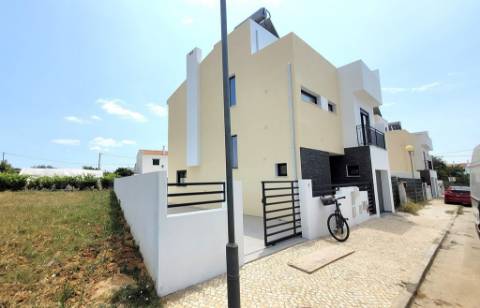 Moradia Nova T3+1 com Piscina Privada - Vila Nova de Cacela, Algarve