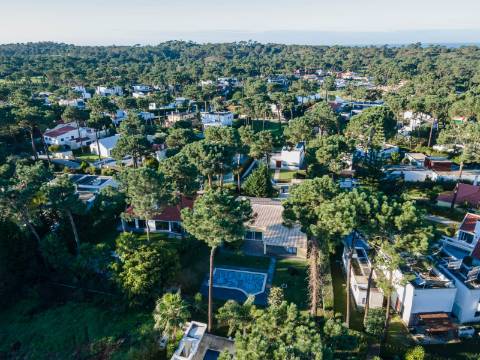 Moradia V4 - totalmente remodelada, na Herdade da Aroeira