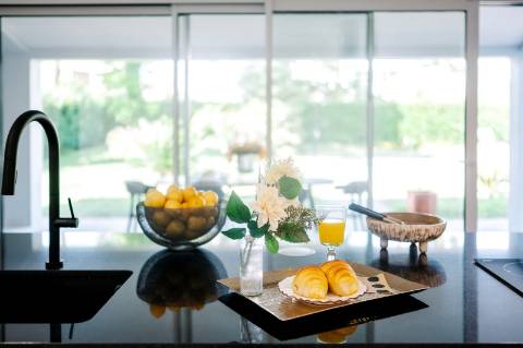 Moradia V4 - totalmente remodelada, na Herdade da Aroeira