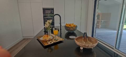 Moradia V4 - totalmente remodelada, na Herdade da Aroeira