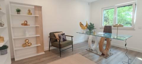 Moradia V4 - totalmente remodelada, na Herdade da Aroeira