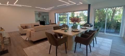 Moradia V4 - totalmente remodelada, na Herdade da Aroeira