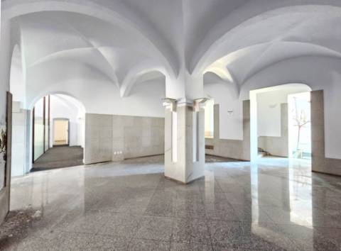 Nobre prédio apalaçado no centro de Évora