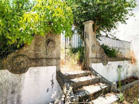 Nobre prédio apalaçado no centro de Évora