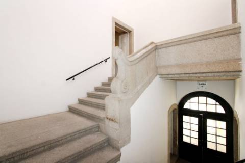 Nobre prédio apalaçado no centro de Évora