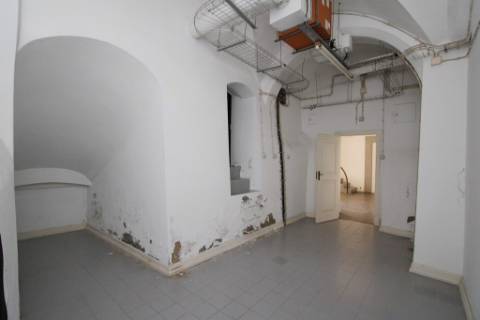 Nobre prédio apalaçado no centro de Évora