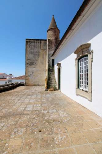 Nobre prédio apalaçado no centro de Évora