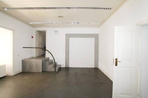 Nobre prédio apalaçado no centro de Évora