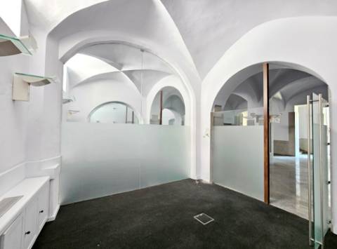 Nobre prédio apalaçado no centro de Évora