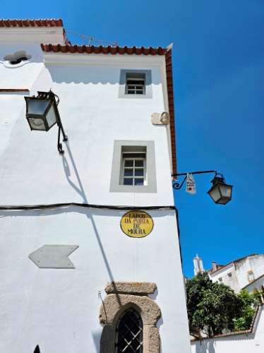 Nobre prédio apalaçado no centro de Évora