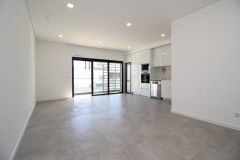 Viva a Elegância e o Conforto: Apartamento T2 Moderno a Passos da Praia de Cabanas de Tavira!