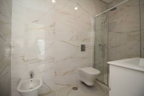 Viva a Elegância e o Conforto: Apartamento T2 Moderno a Passos da Praia de Cabanas de Tavira!