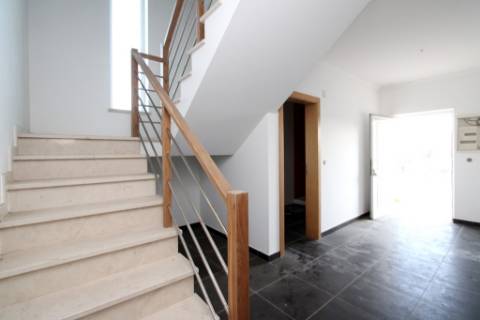 Moradia inacabada em Valado dos Frades, Nazaré