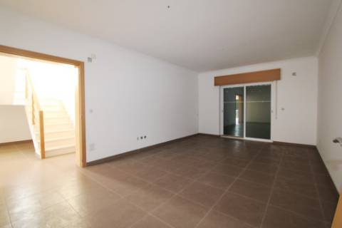 Moradia inacabada em Valado dos Frades, Nazaré