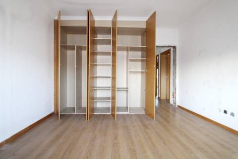 Moradia inacabada em Valado dos Frades, Nazaré