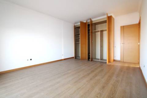 Moradia inacabada em Valado dos Frades, Nazaré