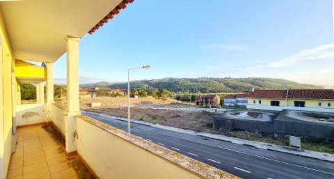 Moradia inacabada em Valado dos Frades, Nazaré