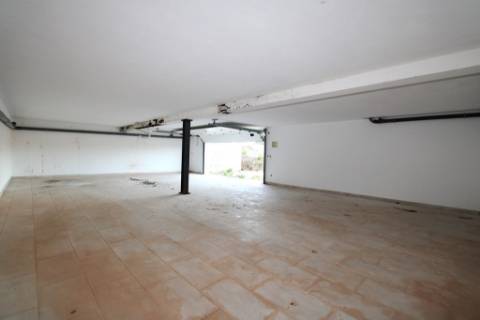 Moradia inacabada em Valado dos Frades, Nazaré