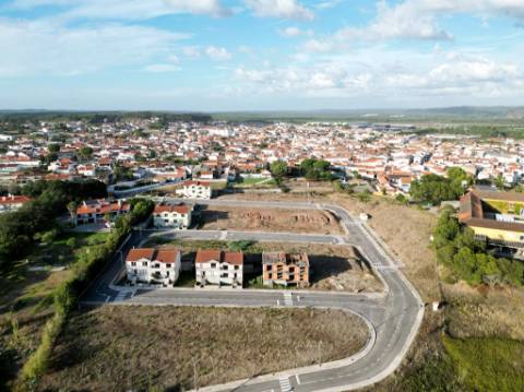 Moradia inacabada em Valado dos Frades, Nazaré