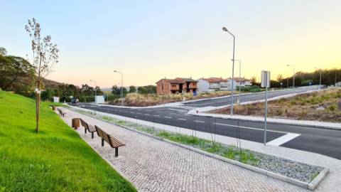Moradia inacabada em Valado dos Frades, Nazaré
