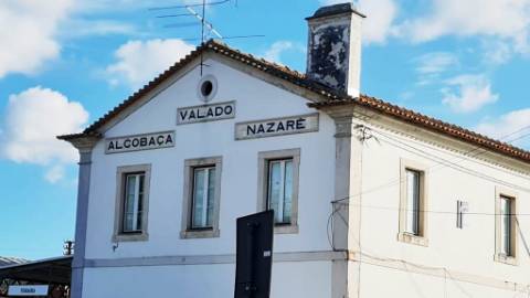 Moradia inacabada em Valado dos Frades, Nazaré